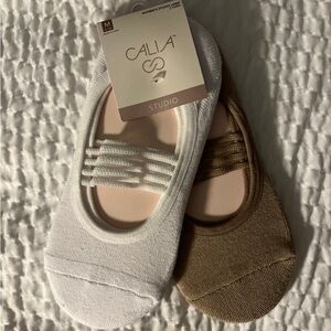 NWT Calia 2 Pack Studio Socks Grips Beige White Yoga Barre Dance Workout Medium